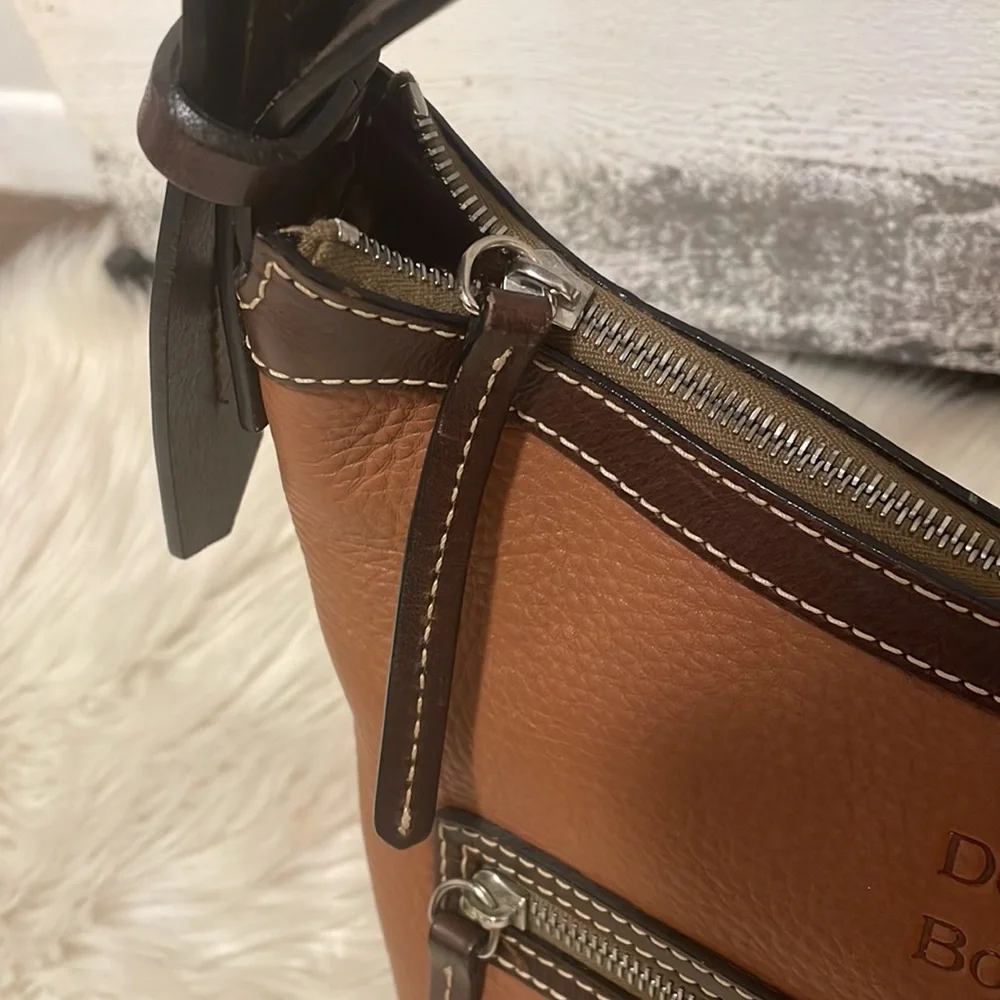 DOONEY & BOURKE 1975 Vintage Pebble Grain Hobo Bag
